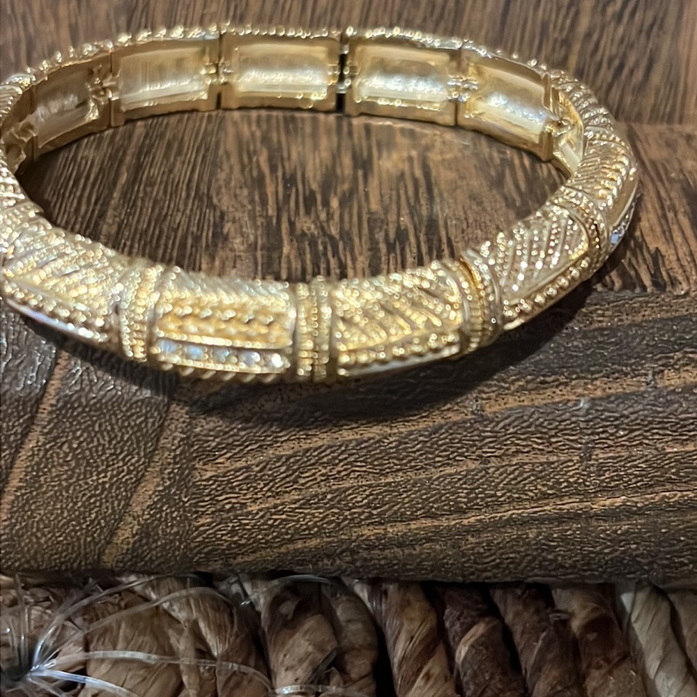 3/$18 Gold/Crystal Stretch Bracelet- NWOT - Lot 771